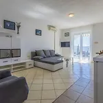 Herrliches In Atemberaubender Lage Nur 80 Meter Zum Mit Pool Apartament *