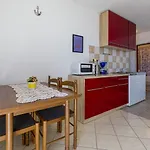 Herrliches In Atemberaubender Lage Nur 80 Meter Zum Mit Pool Crikvenica