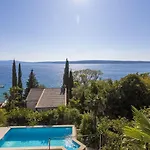 Herrliches In Atemberaubender Lage Nur 80 Meter Zum Mit Pool * Crikvenica