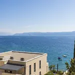 Herrliches In Atemberaubender Lage Nur 80 Meter Zum Mit Pool * Crikvenica