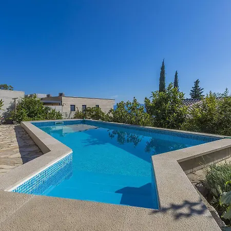 Apartament Herrliches In Atemberaubender Lage Nur 80 Meter Zum Mit Pool