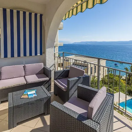 Herrliches In Atemberaubender Lage Nur 80 Meter Zum Mit Pool * Crikvenica
