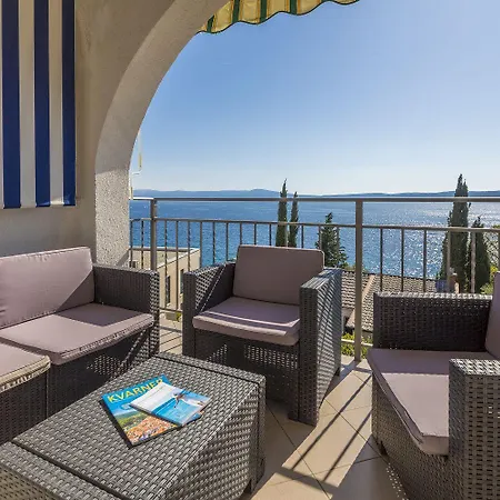 Herrliches In Atemberaubender Lage Nur 80 Meter Zum Mit Pool Apartament