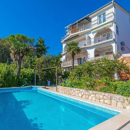 Herrliches In Atemberaubender Lage Nur 80 Meter Zum Mit Pool شقة *