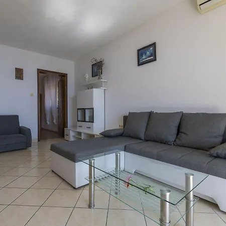 Herrliches In Atemberaubender Lage Nur 80 Meter Zum Mit Pool Apartament *