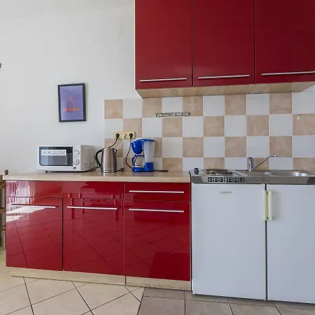 Apartament Herrliches In Atemberaubender Lage Nur 80 Meter Zum Mit Pool Crikvenica