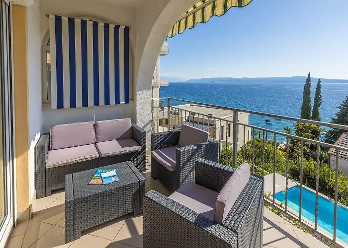Herrliches In Atemberaubender Lage Nur 80 Meter Zum Mit Pool * Crikvenica
