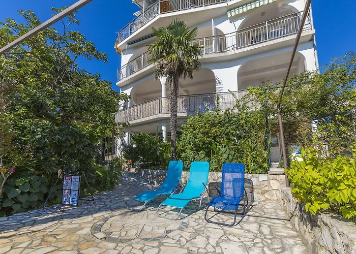 Herrliches In Atemberaubender Lage Nur 80 Meter Zum Mit Pool Crikvenica