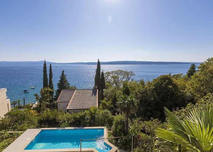 Herrliches In Atemberaubender Lage Nur 80 Meter Zum Mit Pool * Crikvenica