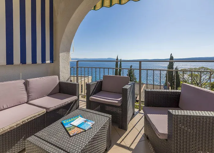 Herrliches In Atemberaubender Lage Nur 80 Meter Zum Mit Pool Apartman