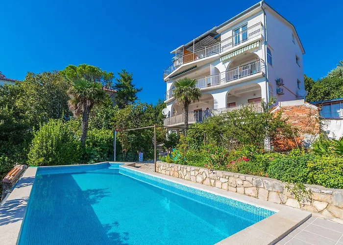 Herrliches In Atemberaubender Lage Nur 80 Meter Zum Mit Pool Apartman *