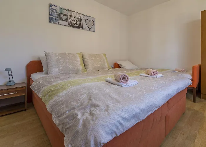 Apartman Herrliches In Atemberaubender Lage Nur 80 Meter Zum Mit Pool